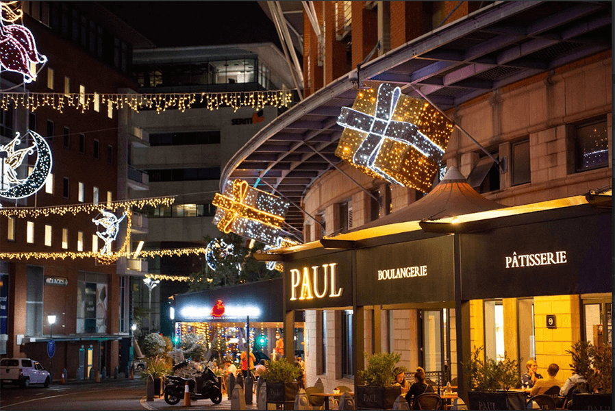 Christmas_lights_at_Melrose_Arch_2.png
