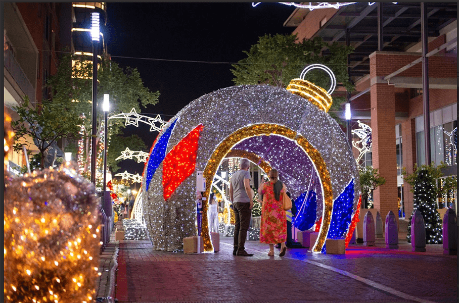 Christmas_lights_at_Melrose_Arch_3.png